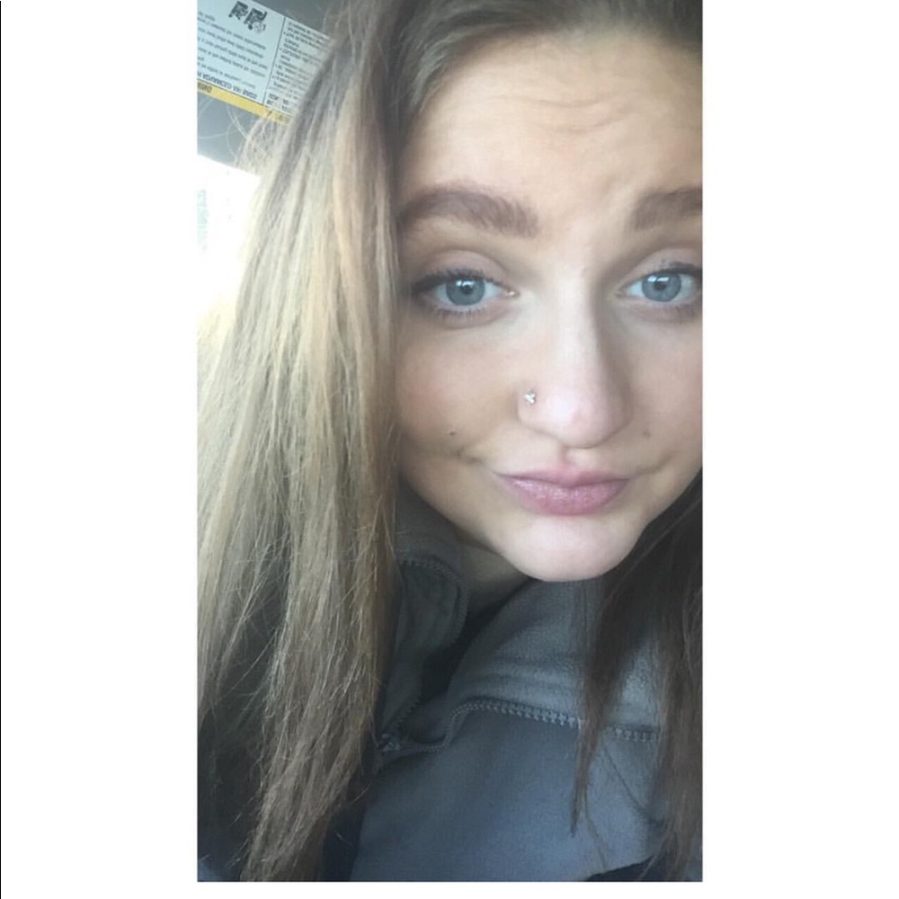 Meet your Posher, Eleana